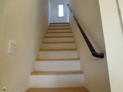 detached 大字上方