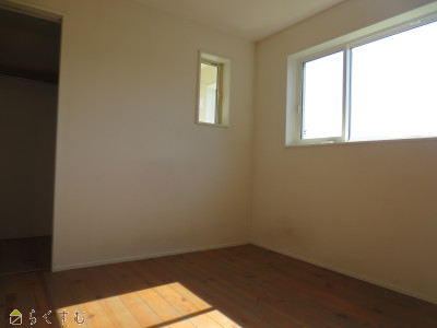 detached 大字上方