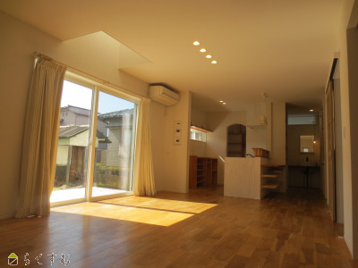 detached 大字上方