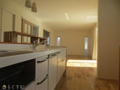 detached 大字上方